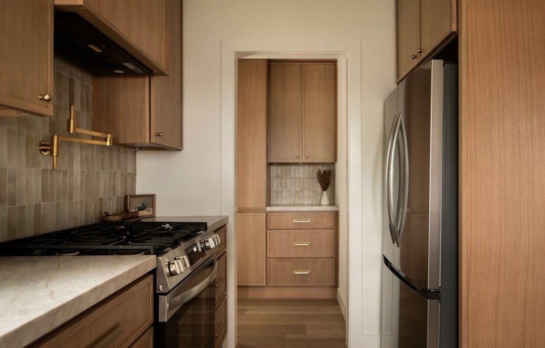 Crossdale kitchen and refrigerator wall