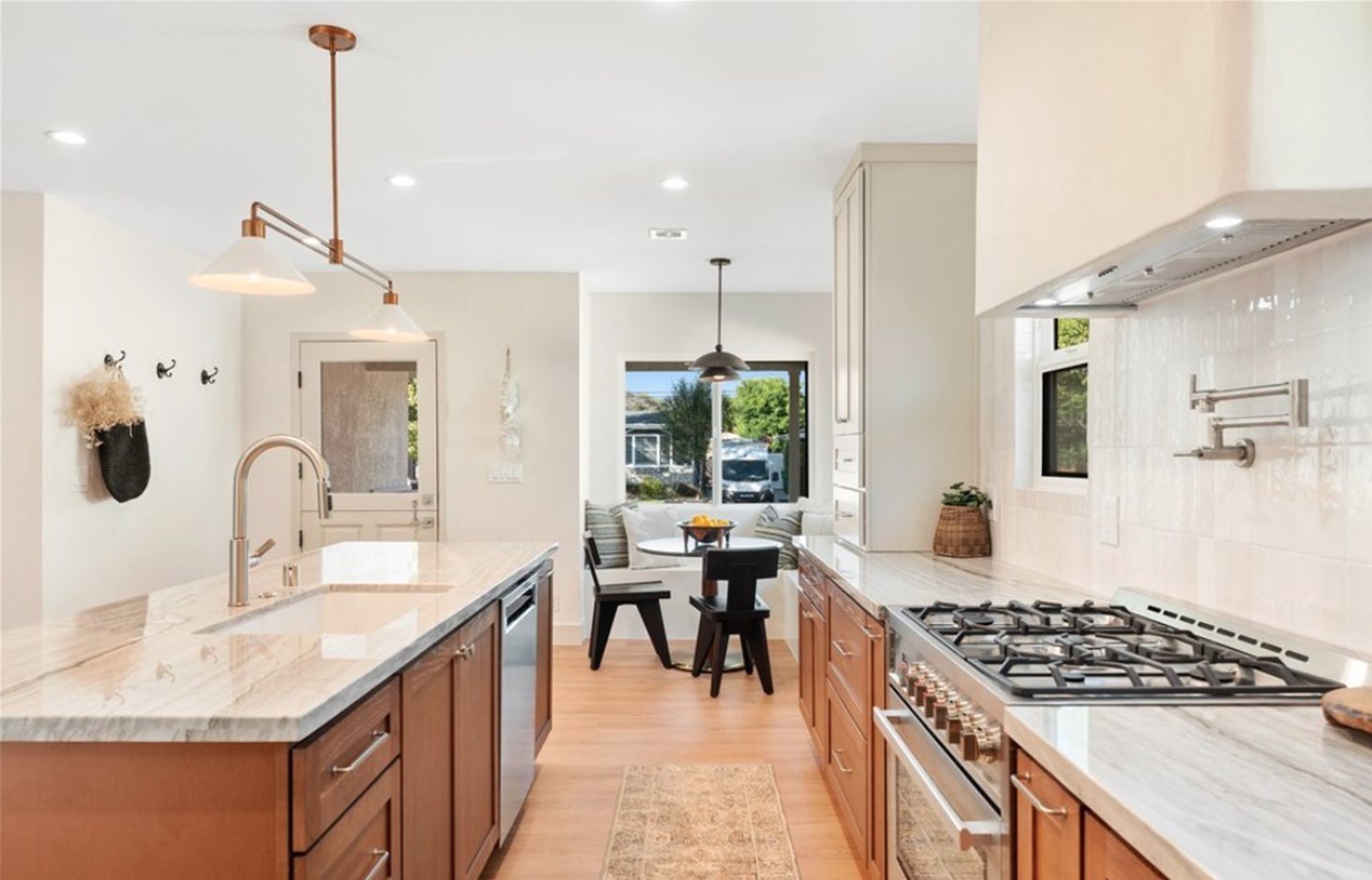 E Los Arcos kitchen range