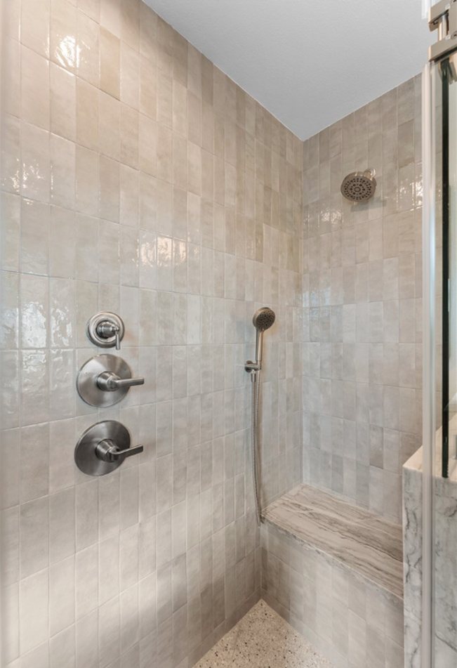 E Los Arcos zellige shower